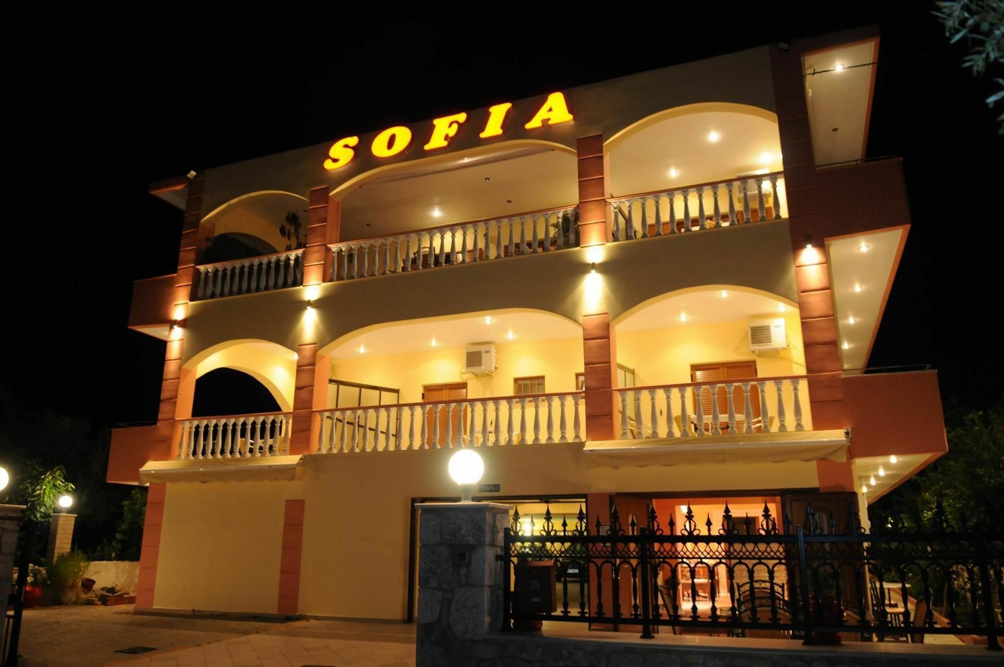 Sofia Apartments Mavrovoúnion Esterno foto