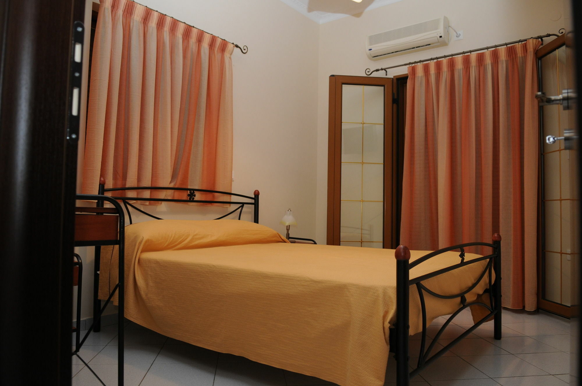 Sofia Apartments Mavrovoúnion Esterno foto